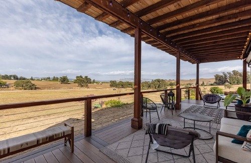 Sebastopol House | Spacious estate in wonderful Sebastopol with AC, WiFi, fitness room