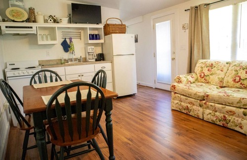 Batesville House | Spacious Estate on 6 acres, King Suite + Efficiency convenient to I-64 in Crozet