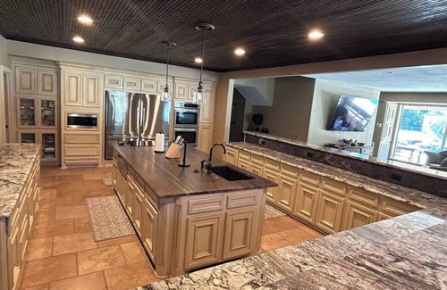 Conroe Apartment | Spacious estate with 2 homes