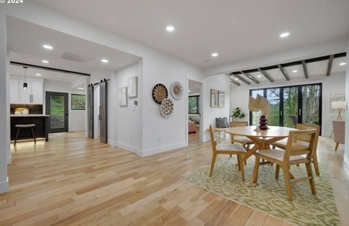 Southwest Hills House | Spacious estate with 4 bedrooms and WiFi, AC in cool Portland