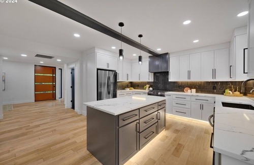 Southwest Hills House | Spacious estate with 4 bedrooms and WiFi, AC in cool Portland