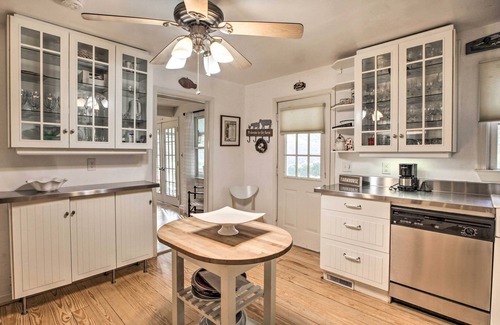 Faber House | Spacious Faber Home w/Yard, Steps to Winery!
