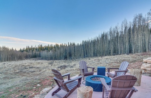 Fairplay Cottage | Spacious Fairplay Log Home w/Patio & Fire Pit!