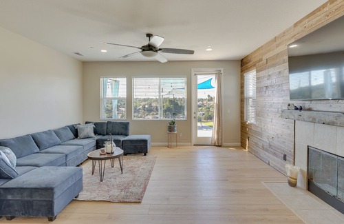 Fallbrook House | Spacious Fallbrook Home w/ Pool & Putting Green!