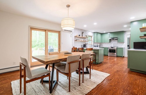 Saugerties Cabin | Spacious Fam Retreat: Hot Tub, Fire Pit, BBQ