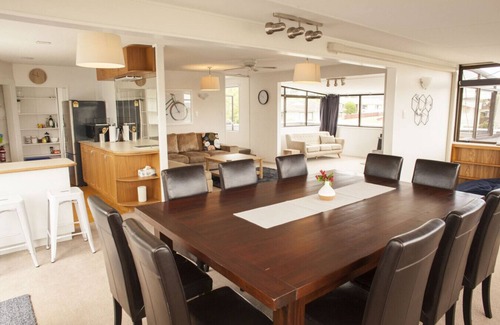 Richmond Heights House | Spacious family home with Wi-Fi & close to the Lake