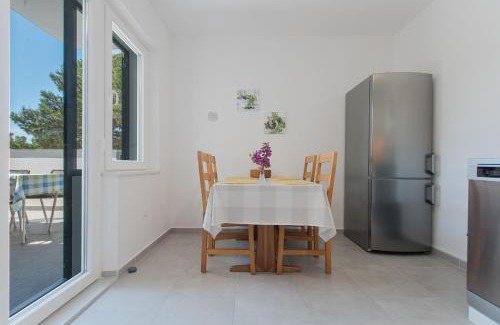 Krvavica Apartment | Spacious Family Apartment Casa Lili