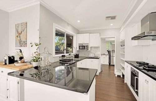 Wheelers Hill House | Spacious Family Home in the heart of Wheelers Hill