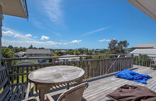Ruakaka Cottage | Spacious Family Bach by the Sea - Ruakaka Home