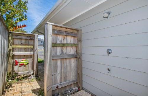 Ruakaka House | Spacious Family Bach by the Sea - Ruakaka Home