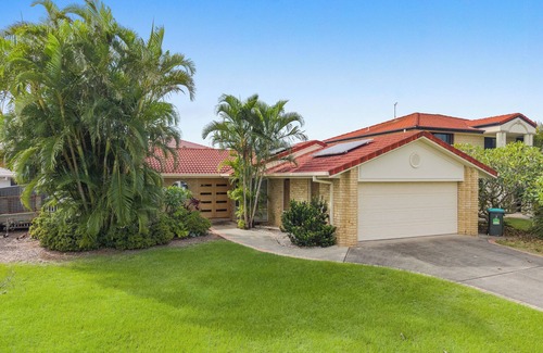 Lennox Head House | Spacious Family Beach Home-Large Salt Pool-Close to Beach & Shops