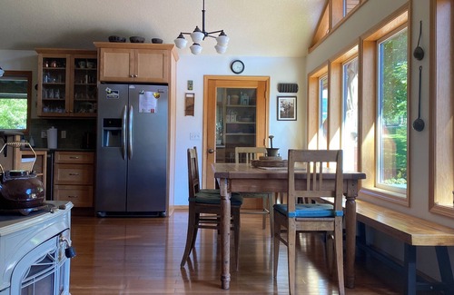 Parkdale Cabin | Spacious Family Cabin on tree lined property w/Mount Hood & Mount Adams views!