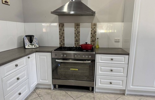 Merredin House | Spacious Family/Corporate Getaway in the Heart of Merredin - House on French