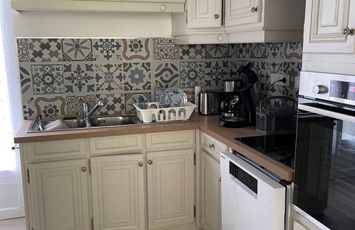 Chahaignes Cottage | Spacious Family Cottage with Garden, Terrace, and Wifi near Le Mans and Tours