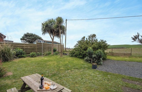 Drummore Cottage | Spacious family cottage with open fire and garden overlooking the sea.