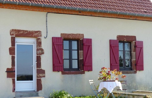 Vaumas Cottage | Spacious Family Country Retreat with Modern Amenities Near Le Pal Amusement Park