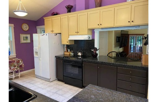 Yelm House | Spacious, family & dog friendly garden oasis home in Yelm, WA.
