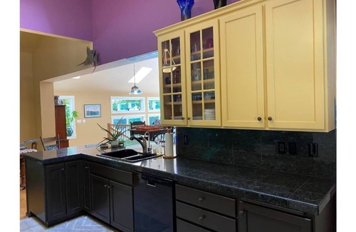 Yelm House | Spacious, family & dog friendly garden oasis home in Yelm, WA.