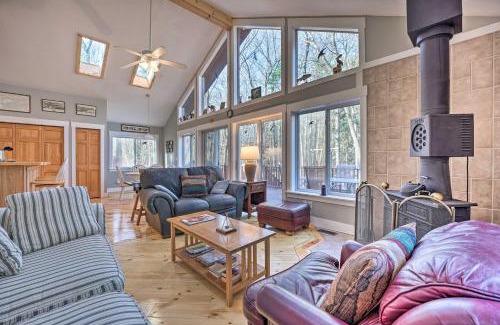 Montague House | Spacious Family Escape Walk to Lake Michigan!