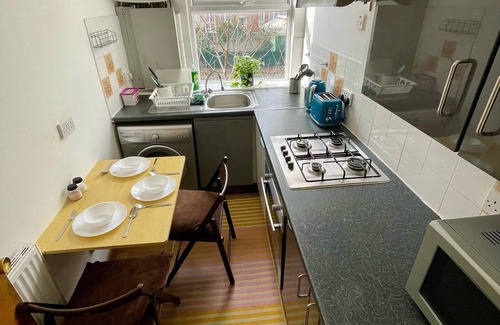 Shacklewell Apartment | Spacious Family Flat