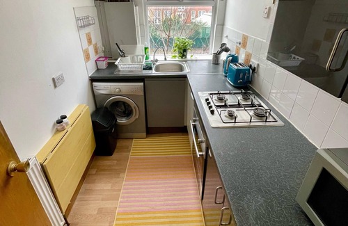 Shacklewell Apartment | Spacious Family Flat