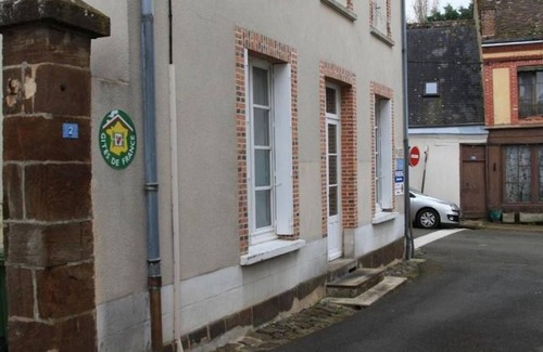Sarge-sur-Braye Cottage | Spacious Family Gite in Perche Vendômois with Nature Trails & Nearby Castles