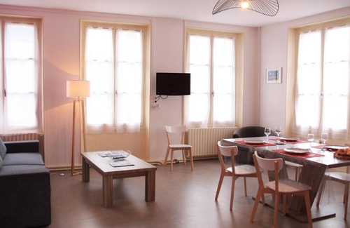 Sarge-sur-Braye Cottage | Spacious Family Gite in Perche Vendômois with Nature Trails & Nearby Castles
