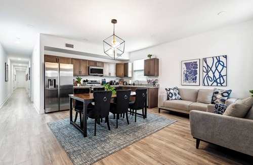 Florida Area Apartment | Spacious Family-Friendly 5BR Modern Retreat Near French Quarter