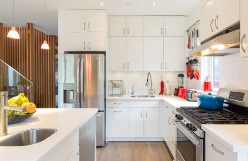 West Point Grey House | Spacious Family-Friendly Home Near UBC—Hot Tub, Sauna & A/C
