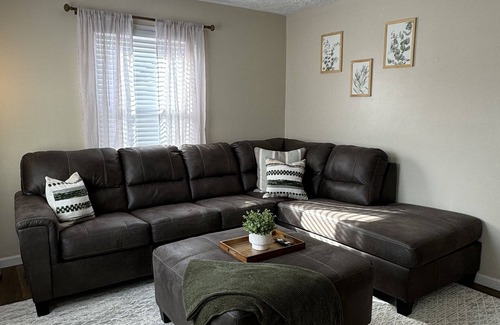 Avon Lake House | Spacious Family-Friendly and Pet-Loving Home for Eight!