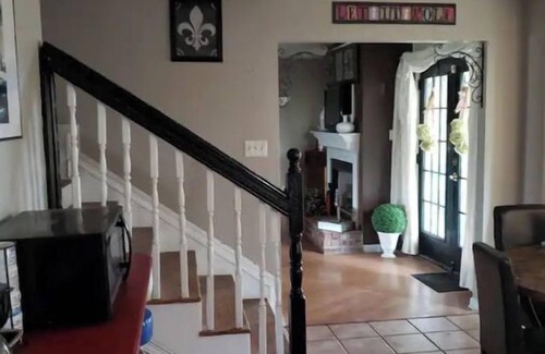 Thibodaux House | Spacious family friendly 3 bedroom 2 bath home