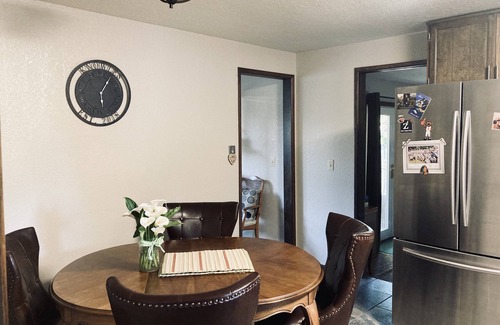 Monmouth House | Spacious family-friendly home near WOU!