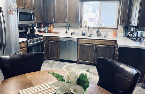 Monmouth House | Spacious family-friendly home near WOU!