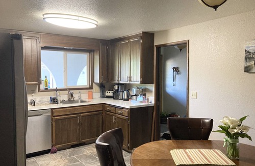 Monmouth House | Spacious family-friendly home near WOU!