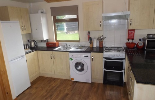 Offenham Cabin | Spacious family friendly cabin sleeps 7, open rural view, set well back off road