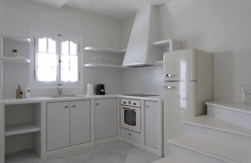 Naxos Town Villa | Spacious, Family Friendly Villa with an Outdoor Private Jacuzzi