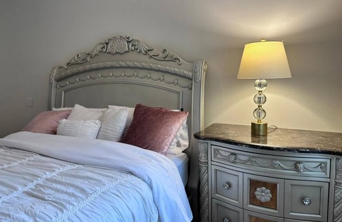 Barker House | Spacious Family Fun in Houston