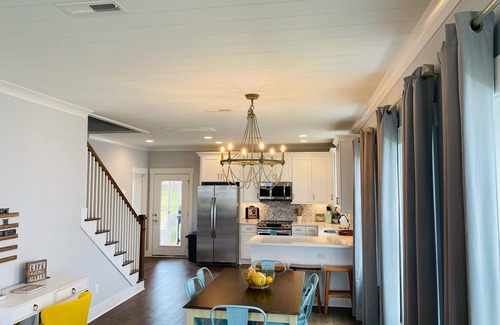 Winchester House | Spacious Family Gem: Golf Cart - 2 Ensuites - Pool