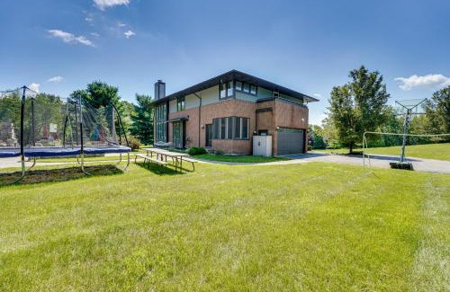 Salem House | Spacious Family Getaway 8 Mi to Main St Ann Arbor
