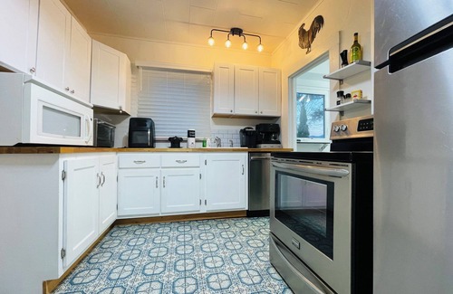 Rutland House | Spacious Family Getaway in Rutland – Close to Killington & Okemo!