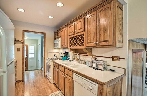 Glenwood House | Spacious Family Glenwood Estates Home w/Hot Tub!