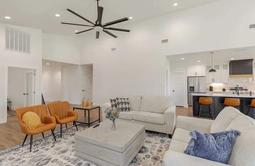 McKinney House | Spacious family/group stay near downtown