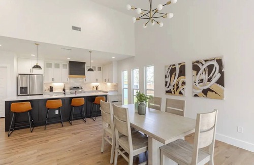 McKinney House | Spacious family/group stay near downtown