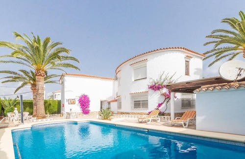 Almadrava Beach House | Spacious family home with Airco, private 5x10m pool, sandy beach 300m, free WiFi