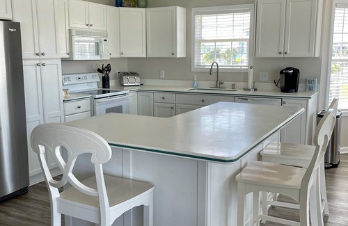 Holden Beach House | Spacious family home with private beachfront pool and clubhouse