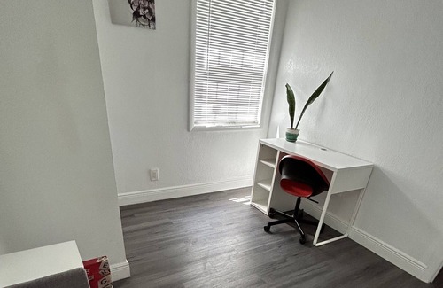 Northside House | Spacious Family House Near Airport