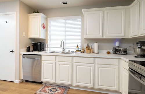 Denton House | Spacious Family Home Near Lake Lewisville with Gym & Play Area