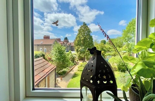 Frome House | Spacious Family Home - Central Frome