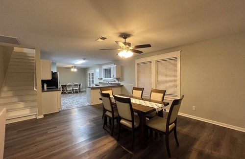 Normal House | Spacious Family Home in Madison, Enjoy Long-Term Stays!