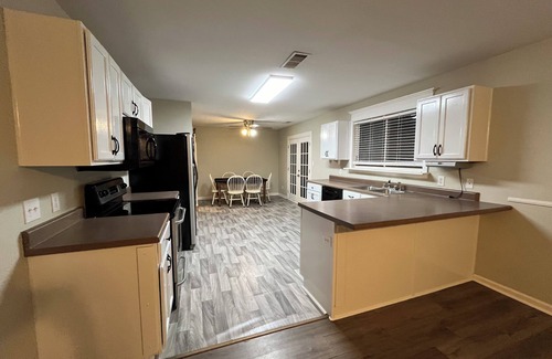 Normal House | Spacious Family Home in Madison, Enjoy Long-Term Stays!